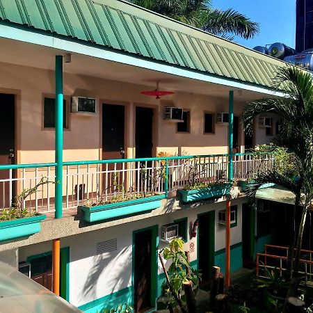 Park Vil-la Apartelle Quezon City Esterno foto