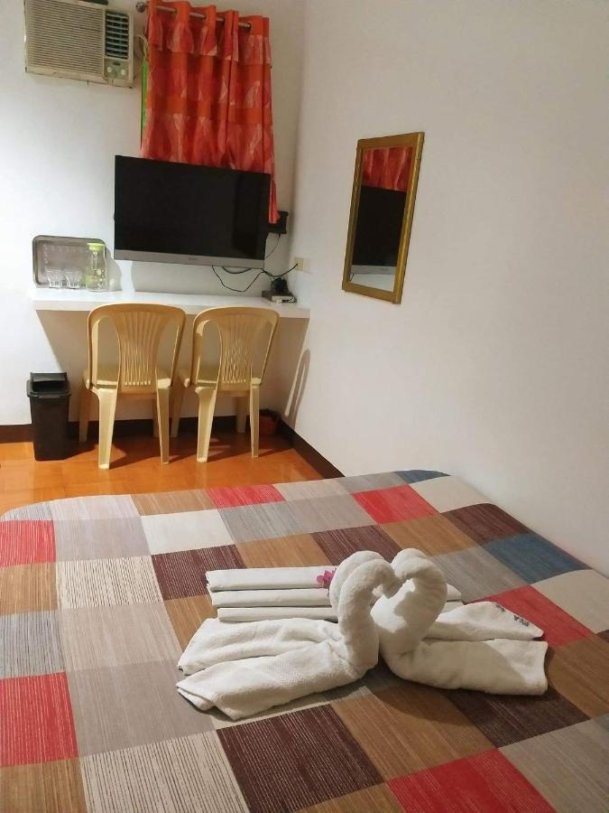 Park Vil-la Apartelle Quezon City Esterno foto