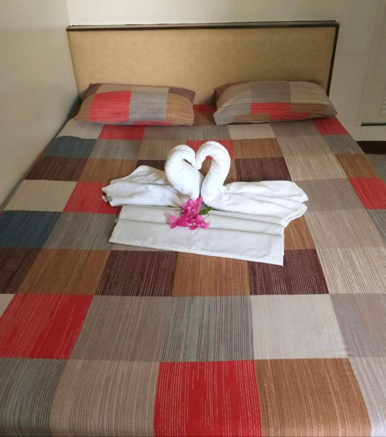 Park Vil-la Apartelle Quezon City Esterno foto