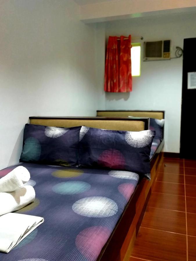 Park Vil-la Apartelle Quezon City Esterno foto
