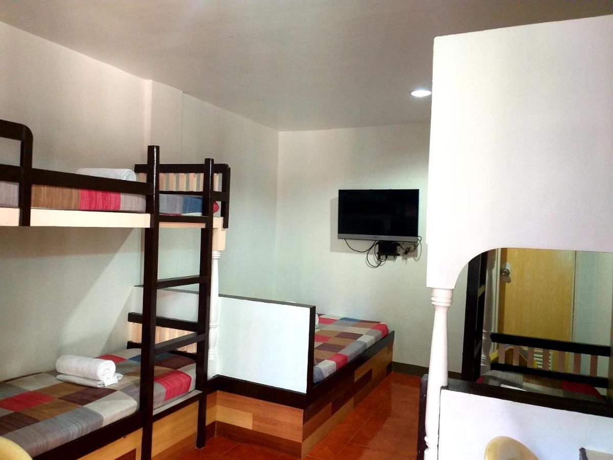 Park Vil-la Apartelle Quezon City Esterno foto