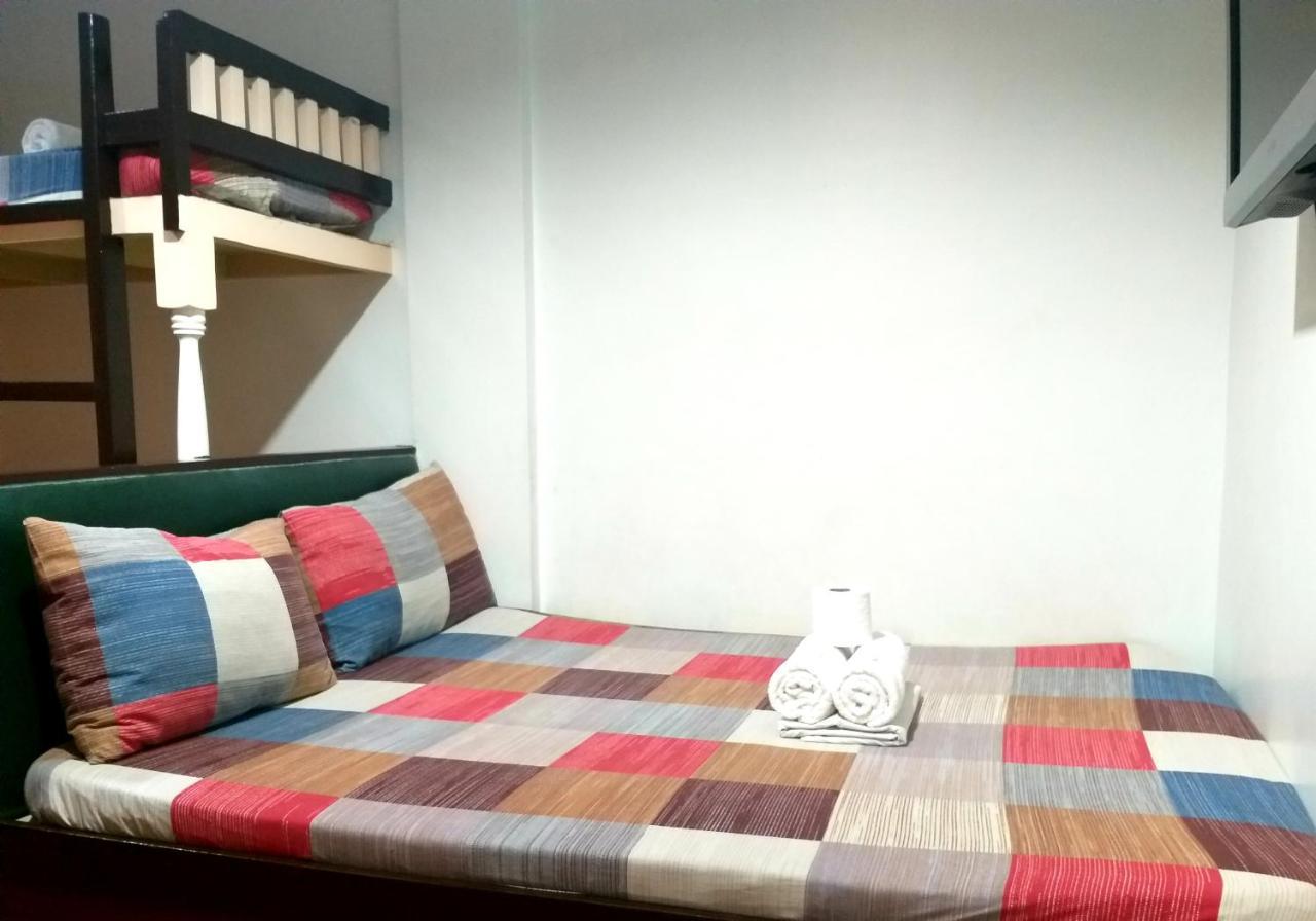 Park Vil-la Apartelle Quezon City Esterno foto